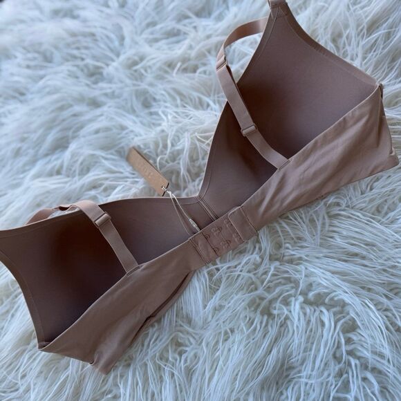 Skims Wireless Form Pushup Plunge Bra Clay Size 40D - Picture 7 of 9